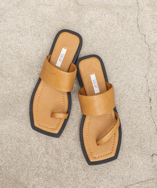 CAPRICIEUX LE'MAGE（カプリシューレマージュ）の「アシメトングフラットサンダル（パンプス・レディース・キャメル/ブラック・39/37）」の17枚目の写真