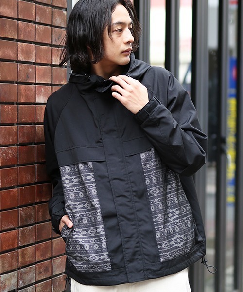 チチカカ(チチカカ)の「【ユニセックス】ナバホマウンテンパーカー(マウンテンパーカー・メンズ・ブラック/ブルー・MEDIUM/LARGE)」の2枚目の写真