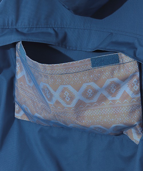 チチカカ(チチカカ)の「【ユニセックス】ナバホマウンテンパーカー(マウンテンパーカー・メンズ・ブラック/ブルー・MEDIUM/LARGE)」の16枚目の写真