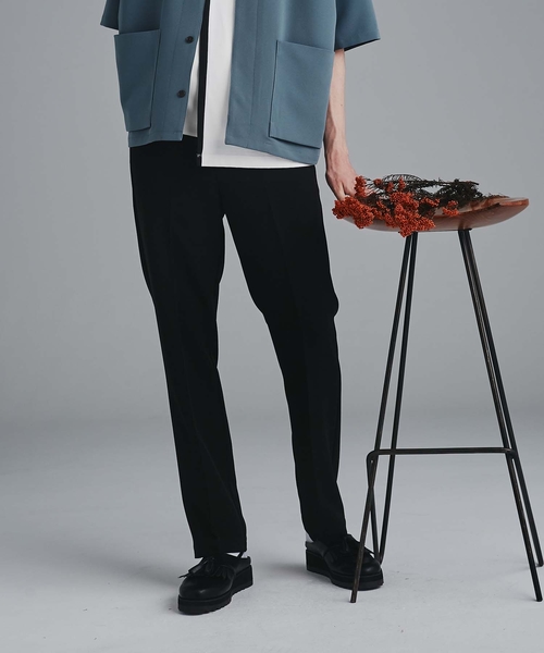 tk.TAKEO KIKUCHI（ティーケータケオキクチ）の「◆カラースリムストレートパンツ（その他パンツ・メンズ・ブラック/ダークグリーン/こしょう色系・01/02/03）」の2枚目の写真