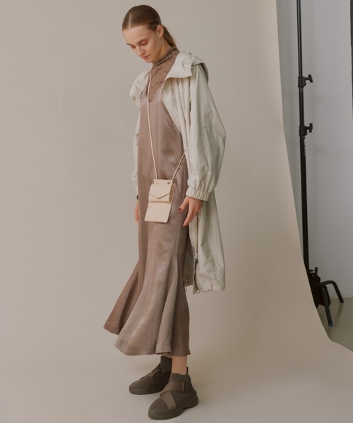 emmi（エミ）の「【emmi atelier】シアートップス付キャミワンピース（ワンピース・レディース・ブラック/ブルー/モカ・1/0）」の7枚目の写真