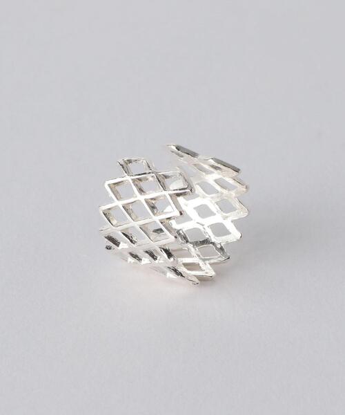 BYOKA(ビョーカ)の「<BYOKA(ビョーカ)>LATTICE2 SV イヤーカフ(イヤーカフ・レディース・シルバー・FREE)」の1枚目の写真