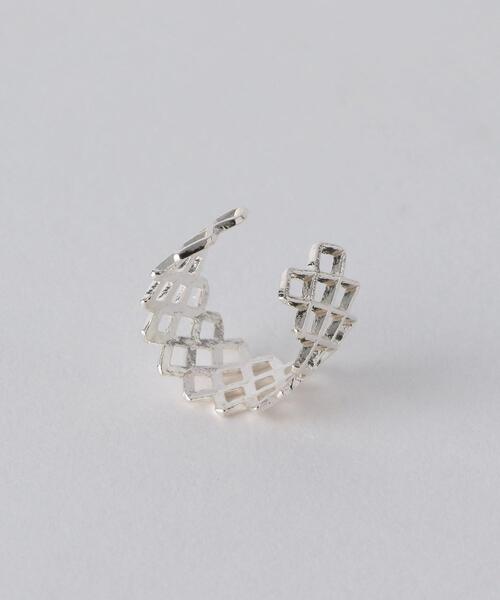 BYOKA(ビョーカ)の「<BYOKA(ビョーカ)>LATTICE2 SV イヤーカフ(イヤーカフ・レディース・シルバー・FREE)」の4枚目の写真