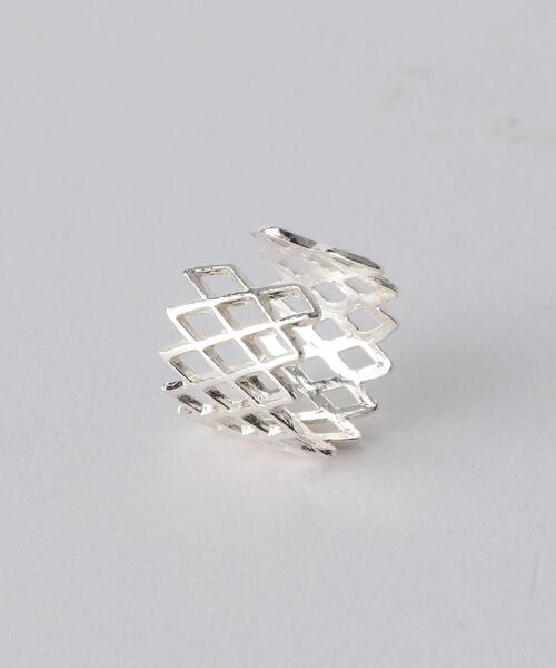 BYOKA(ビョーカ)の「<BYOKA(ビョーカ)>LATTICE2 SV イヤーカフ(イヤーカフ・レディース・シルバー・FREE)」の2枚目の写真