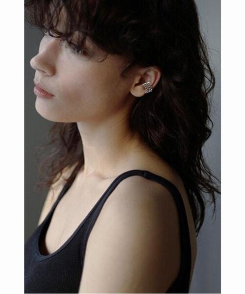 BYOKA(ビョーカ)の「<BYOKA(ビョーカ)>LATTICE2 SV イヤーカフ(イヤーカフ・レディース・シルバー・FREE)」の3枚目の写真