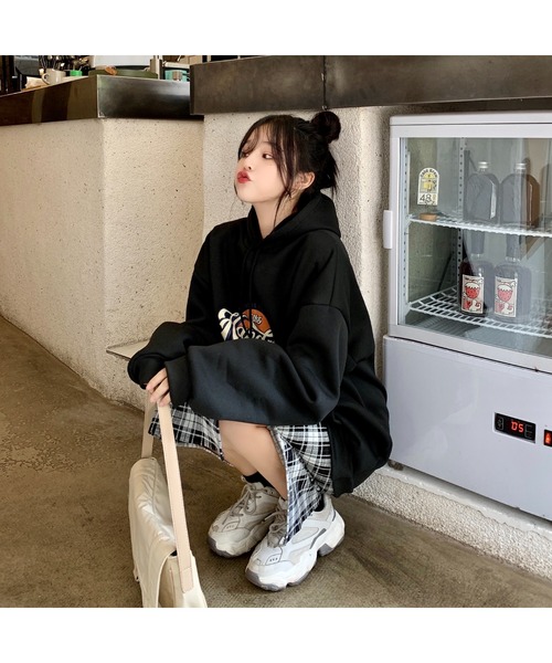 DEVICE(デバイス)の「カレッジロゴ ビッグシルエット プルオーバー スウェット トレーナー パーカー(パーカー・レディース・ブラック/ホワイト・FREE)」の13枚目の写真