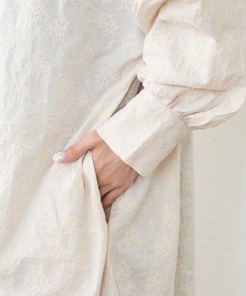 PUAL CE CIN(ピュアルセシン)の「ポピー刺繍ワンピース(ワンピース・レディース・チャコールグレー/ライトベージュ・FREE)」の11枚目の写真