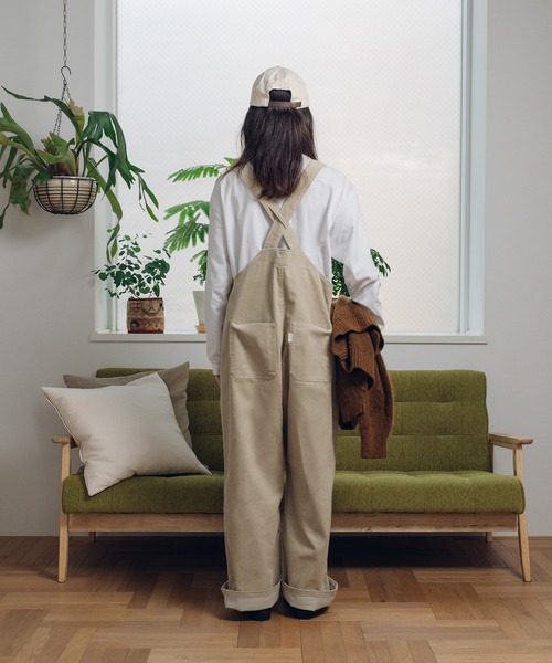 MUHET（ミュエータ）の「コーデュロイオーバーオール（サロペット/オーバーオール・レディース・ベージュ/グリーン・SMALL/MEDIUM/LARGE）」の8枚目の写真