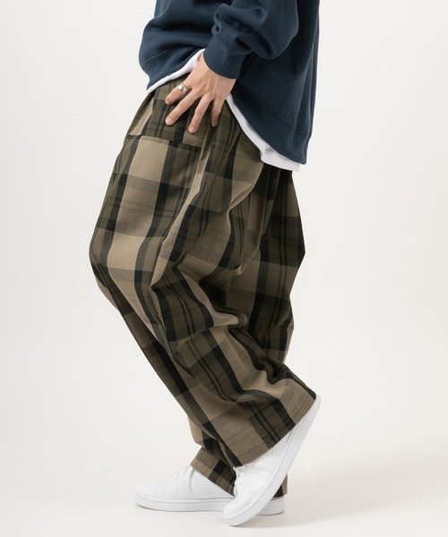 SlashDate(スラッシュデイト)の「タックワイドバルーンパンツ/スケーターパンツ/シェフパンツ/ベイカーパンツ(その他パンツ・メンズ・ホワイト系その他/ブラック系その他/ブラウン系その他/ベージュ系その他/ベージュ/ネイビー/ブラウン/グレー/カーキ/ブルー/アイボリー/ダークインディゴブルー/ブラック/ワンウォッシュ/ブラック系その他2・L/M)」の19枚目の写真