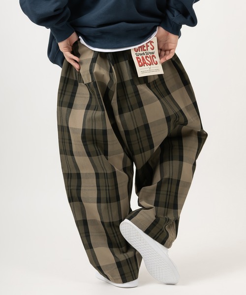 SlashDate(スラッシュデイト)の「タックワイドバルーンパンツ/スケーターパンツ/シェフパンツ/ベイカーパンツ(その他パンツ・メンズ・ホワイト系その他/ブラック系その他/ブラウン系その他/ベージュ系その他/ベージュ/ネイビー/ブラウン/グレー/カーキ/ブルー/アイボリー/ダークインディゴブルー/ブラック/ワンウォッシュ/ブラック系その他2・L/M)」の20枚目の写真