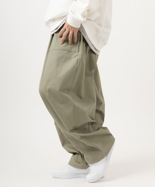 SlashDate(スラッシュデイト)の「タックワイドバルーンパンツ/スケーターパンツ/シェフパンツ/ベイカーパンツ(その他パンツ・メンズ・ホワイト系その他/ブラック系その他/ブラウン系その他/ベージュ系その他/ベージュ/ネイビー/ブラウン/グレー/カーキ/ブルー/アイボリー/ダークインディゴブルー/ブラック/ワンウォッシュ/ブラック系その他2・L/M)」の21枚目の写真