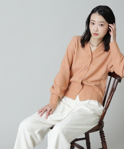 NATURAL BEAUTY BASIC(ナチュラルビューティーベーシック)の「フォルムニットカーディガン(カーディガン/ボレロ・レディース・グレー/オレンジ/オフホワイト・MEDIUM)」の3枚目の写真