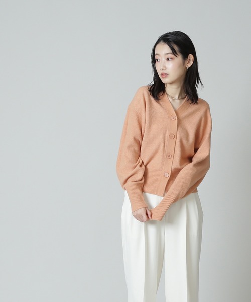 NATURAL BEAUTY BASIC(ナチュラルビューティーベーシック)の「フォルムニットカーディガン(カーディガン/ボレロ・レディース・グレー/オレンジ/オフホワイト・MEDIUM)」の11枚目の写真