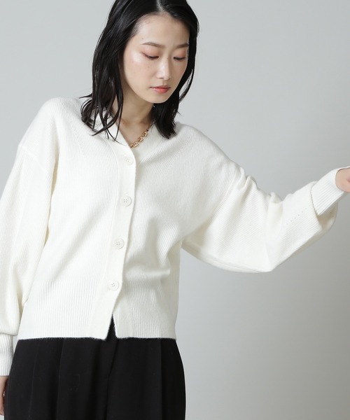 NATURAL BEAUTY BASIC(ナチュラルビューティーベーシック)の「フォルムニットカーディガン(カーディガン/ボレロ・レディース・グレー/オレンジ/オフホワイト・MEDIUM)」の6枚目の写真