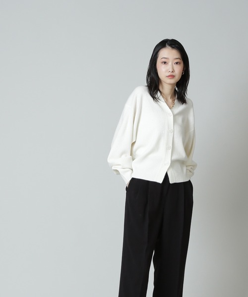 NATURAL BEAUTY BASIC(ナチュラルビューティーベーシック)の「フォルムニットカーディガン(カーディガン/ボレロ・レディース・グレー/オレンジ/オフホワイト・MEDIUM)」の10枚目の写真