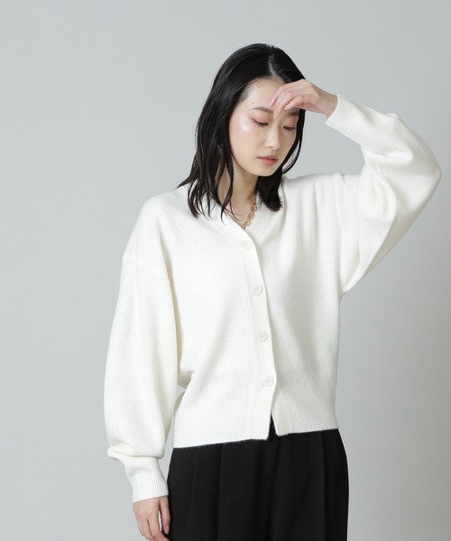 NATURAL BEAUTY BASIC(ナチュラルビューティーベーシック)の「フォルムニットカーディガン(カーディガン/ボレロ・レディース・グレー/オレンジ/オフホワイト・MEDIUM)」の9枚目の写真