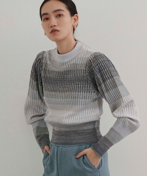 A + TOKYO（エープラストウキョウ）の「グラデーションクロップドニットトップス（ニット/セーター・レディース・グリーン/グレー・FREE）」の17枚目の写真