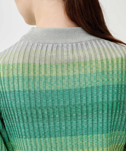 A + TOKYO（エープラストウキョウ）の「グラデーションクロップドニットトップス（ニット/セーター・レディース・グリーン/グレー・FREE）」の13枚目の写真