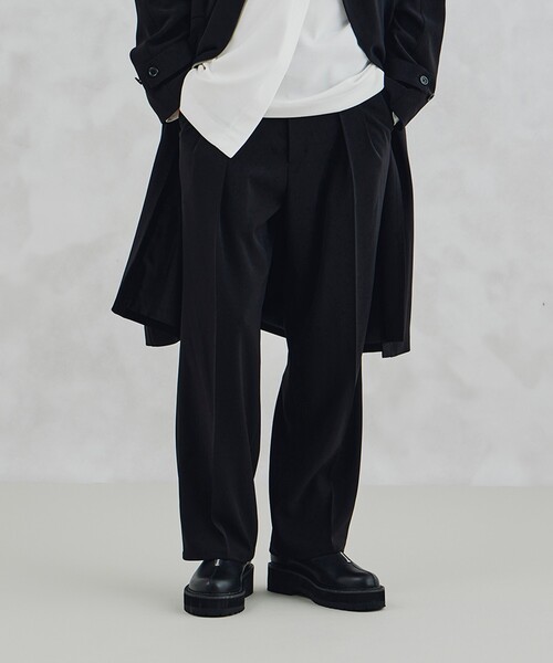 tk.TAKEO KIKUCHI（ティーケータケオキクチ）の「◆ダブルクロス ボックスプリーツパンツ（その他パンツ・メンズ・ブラック/オフホワイト・01/02/03）」の2枚目の写真