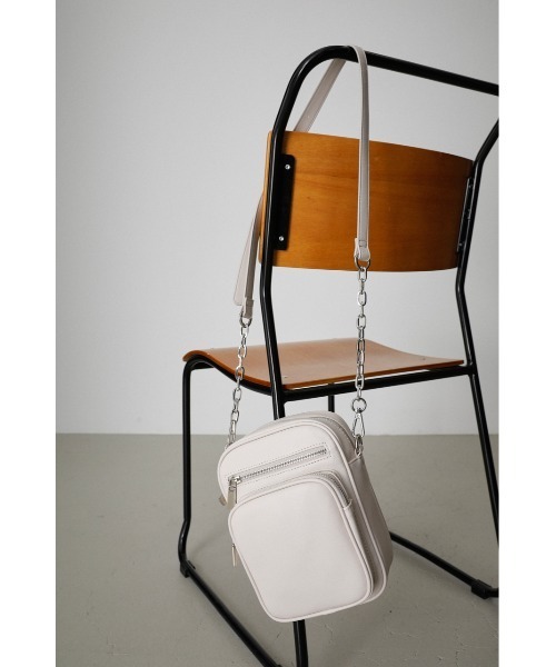 AZUL by moussy（アズールバイマウジー）の「3D POCKET SQUARE SHOULDER BAG/3Dポケットスクエアショルダーバッグ（ショルダーバッグ・レディース・ブラック/アイボリー/グレー系その他/ライトベージュ・FREE）」の4枚目の写真