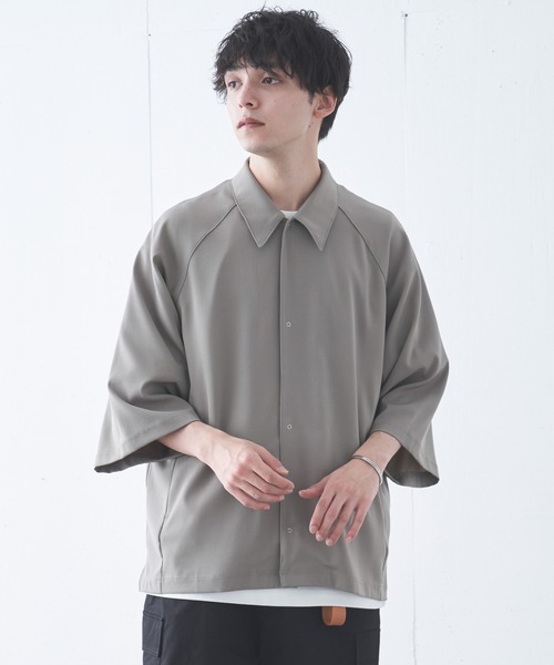 Alpinus（アルピナス）の「Alpinus - high drape raglan coach shirt  /ハイドレープラグランコーチシャツ（シャツ/ブラウス・メンズ・チャコールグレー/カーキ/グレイッシュベージュ・SMALL/MEDIUM）」の2枚目の写真