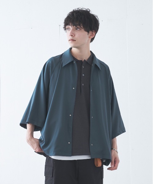 Alpinus（アルピナス）の「Alpinus - high drape raglan coach shirt  /ハイドレープラグランコーチシャツ（シャツ/ブラウス・メンズ・チャコールグレー/カーキ/グレイッシュベージュ・SMALL/MEDIUM）」の4枚目の写真