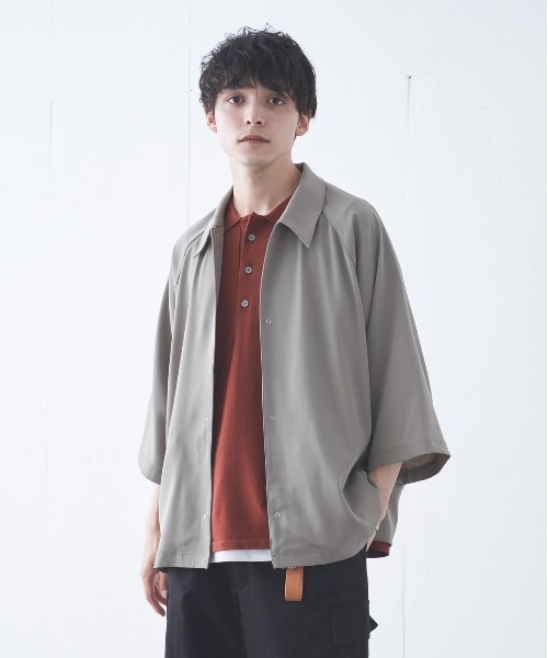 Alpinus（アルピナス）の「Alpinus - high drape raglan coach shirt  /ハイドレープラグランコーチシャツ（シャツ/ブラウス・メンズ・チャコールグレー/カーキ/グレイッシュベージュ・SMALL/MEDIUM）」の10枚目の写真