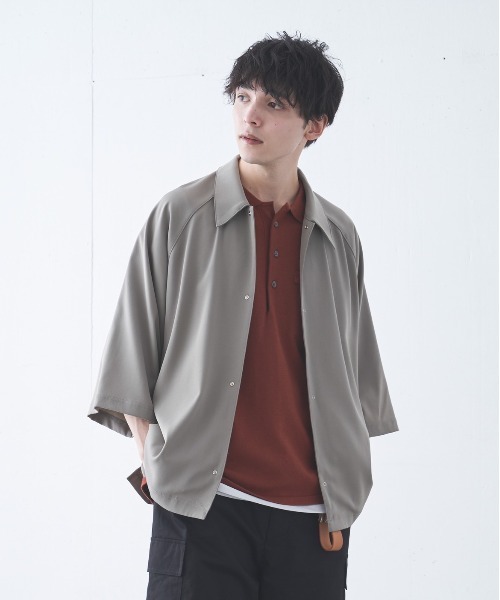 Alpinus（アルピナス）の「Alpinus - high drape raglan coach shirt  /ハイドレープラグランコーチシャツ（シャツ/ブラウス・メンズ・チャコールグレー/カーキ/グレイッシュベージュ・SMALL/MEDIUM）」の11枚目の写真