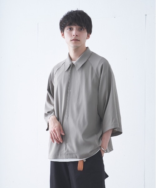 Alpinus（アルピナス）の「Alpinus - high drape raglan coach shirt  /ハイドレープラグランコーチシャツ（シャツ/ブラウス・メンズ・チャコールグレー/カーキ/グレイッシュベージュ・SMALL/MEDIUM）」の13枚目の写真