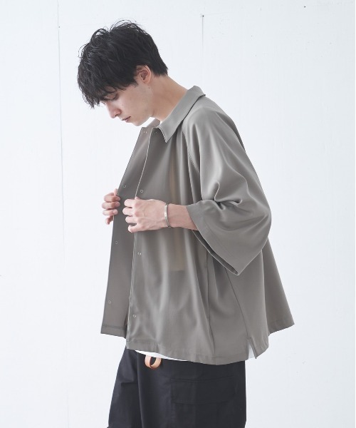 Alpinus（アルピナス）の「Alpinus - high drape raglan coach shirt  /ハイドレープラグランコーチシャツ（シャツ/ブラウス・メンズ・チャコールグレー/カーキ/グレイッシュベージュ・SMALL/MEDIUM）」の15枚目の写真