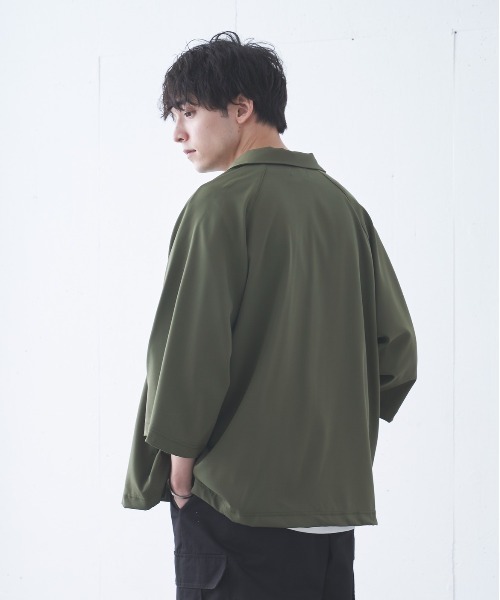 Alpinus（アルピナス）の「Alpinus - high drape raglan coach shirt  /ハイドレープラグランコーチシャツ（シャツ/ブラウス・メンズ・チャコールグレー/カーキ/グレイッシュベージュ・SMALL/MEDIUM）」の18枚目の写真
