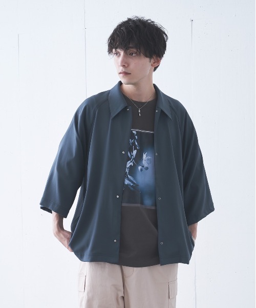 Alpinus（アルピナス）の「Alpinus - high drape raglan coach shirt  /ハイドレープラグランコーチシャツ（シャツ/ブラウス・メンズ・チャコールグレー/カーキ/グレイッシュベージュ・SMALL/MEDIUM）」の19枚目の写真