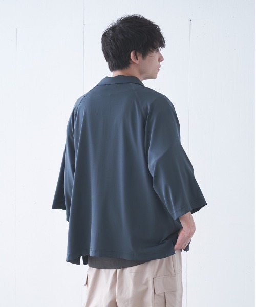Alpinus（アルピナス）の「Alpinus - high drape raglan coach shirt  /ハイドレープラグランコーチシャツ（シャツ/ブラウス・メンズ・チャコールグレー/カーキ/グレイッシュベージュ・SMALL/MEDIUM）」の21枚目の写真