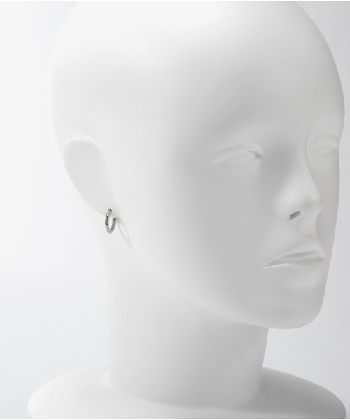 TOM WOOD(トムウッド)の「TOM WOOD classic hoop silver トムウッド クラシックフープ シルバー ピアス(ピアス(両耳用)・レディース・シルバー・SMALL)」の4枚目の写真