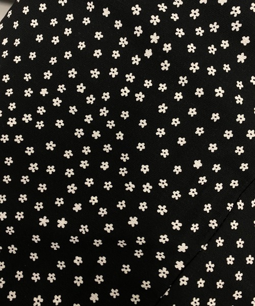 DAY CLOSET（デイ クローゼット）の「レディース 小花柄レトロペンタゴンネックワンピース（ワンピース・レディース・ブラック・M/L）」の8枚目の写真