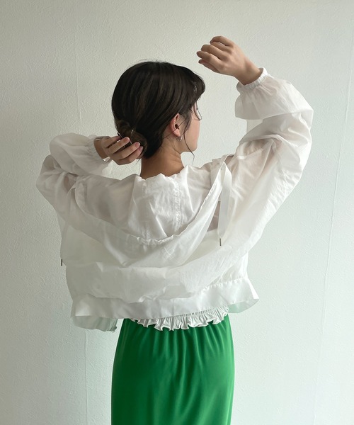 w closet（ダブルクローゼット）の「シアーナイロンドロップショルダーフードZIP（ナイロンジャケット・レディース・オフホワイト/ピンク/ターコイズブルー/ライトベージュ・FREE）」の9枚目の写真