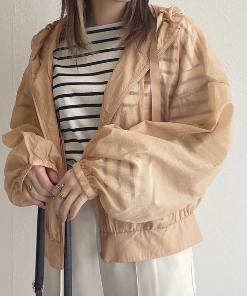 w closet（ダブルクローゼット）の「シアーナイロンドロップショルダーフードZIP（ナイロンジャケット・レディース・オフホワイト/ピンク/ターコイズブルー/ライトベージュ・FREE）」の19枚目の写真