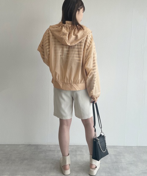 w closet（ダブルクローゼット）の「シアーナイロンドロップショルダーフードZIP（ナイロンジャケット・レディース・オフホワイト/ピンク/ターコイズブルー/ライトベージュ・FREE）」の20枚目の写真