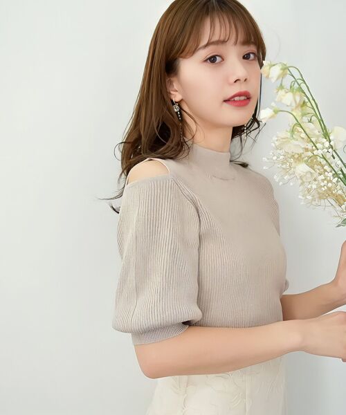 MAJESTIC LEGON（マジェスティックレゴン）の「肩あきラメニット（ニット/セーター・レディース・オフホワイト/ブラック/ピンクベージュ/ライトグレー/グレー・MEDIUM）」の19枚目の写真