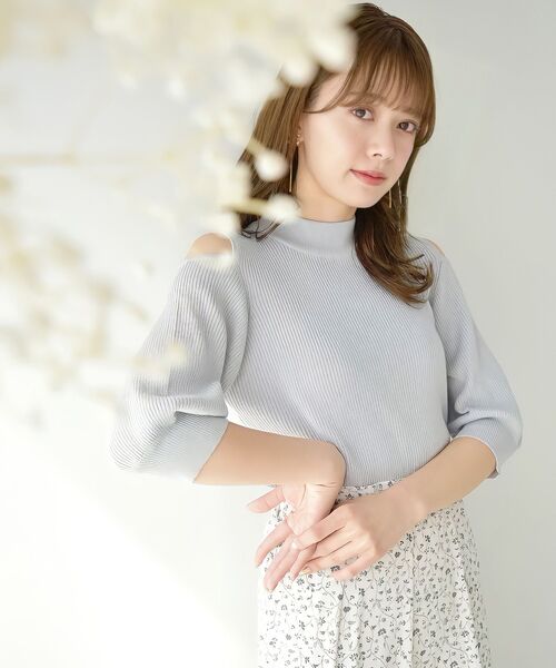 MAJESTIC LEGON（マジェスティックレゴン）の「肩あきラメニット（ニット/セーター・レディース・オフホワイト/ブラック/ピンクベージュ/ライトグレー/グレー・MEDIUM）」の16枚目の写真