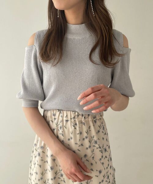 MAJESTIC LEGON（マジェスティックレゴン）の「肩あきラメニット（ニット/セーター・レディース・オフホワイト/ブラック/ピンクベージュ/ライトグレー/グレー・MEDIUM）」の20枚目の写真