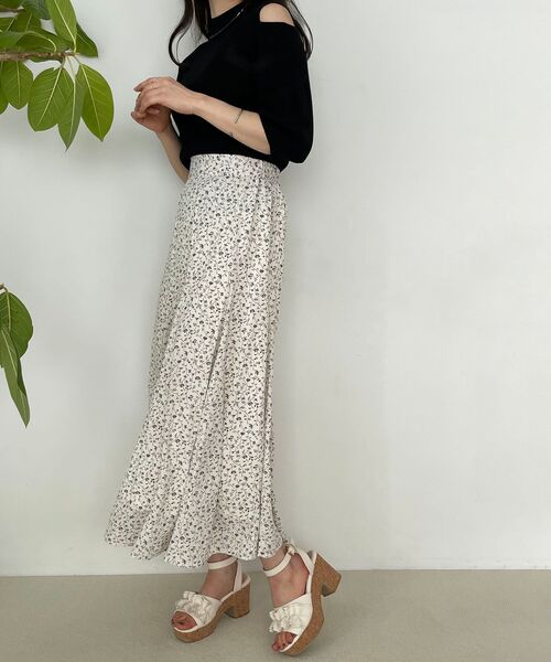 MAJESTIC LEGON（マジェスティックレゴン）の「肩あきラメニット（ニット/セーター・レディース・オフホワイト/ブラック/ピンクベージュ/ライトグレー/グレー・MEDIUM）」の21枚目の写真