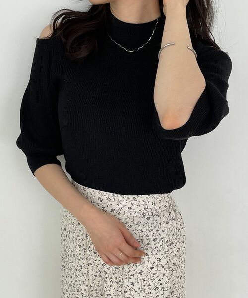 MAJESTIC LEGON（マジェスティックレゴン）の「肩あきラメニット（ニット/セーター・レディース・オフホワイト/ブラック/ピンクベージュ/ライトグレー/グレー・MEDIUM）」の18枚目の写真