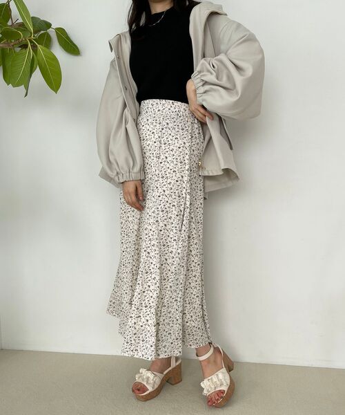 MAJESTIC LEGON（マジェスティックレゴン）の「肩あきラメニット（ニット/セーター・レディース・オフホワイト/ブラック/ピンクベージュ/ライトグレー/グレー・MEDIUM）」の14枚目の写真