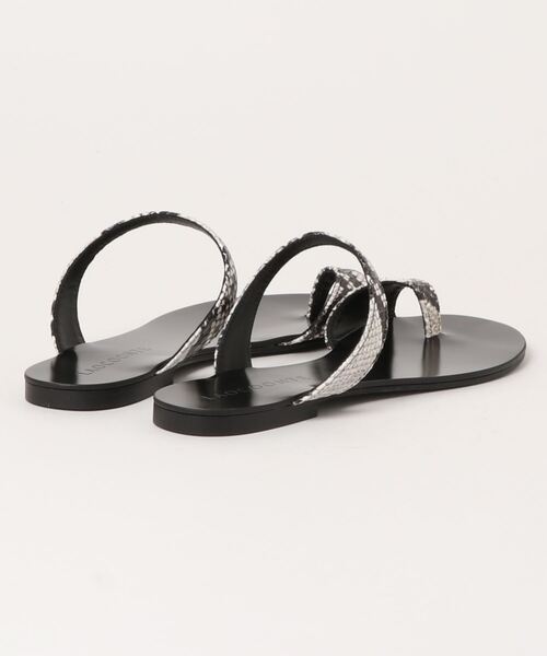 OUVRAGE CLASSE（ウヴラージュクラス）の「【LAOCOONTE/ラオコンテ】パイソン柄トングサンダル（サンダル・レディース・ブラック・MEDIUM/SMALL）」の2枚目の写真