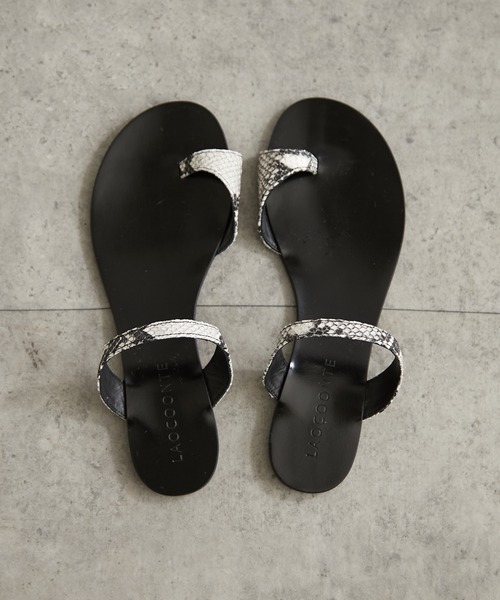 OUVRAGE CLASSE（ウヴラージュクラス）の「【LAOCOONTE/ラオコンテ】パイソン柄トングサンダル（サンダル・レディース・ブラック・MEDIUM/SMALL）」の4枚目の写真