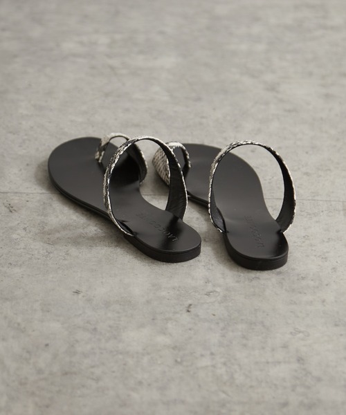 OUVRAGE CLASSE（ウヴラージュクラス）の「【LAOCOONTE/ラオコンテ】パイソン柄トングサンダル（サンダル・レディース・ブラック・MEDIUM/SMALL）」の5枚目の写真