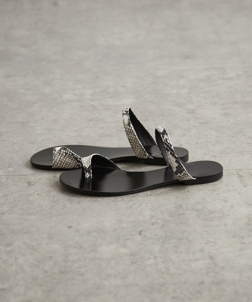 OUVRAGE CLASSE（ウヴラージュクラス）の「【LAOCOONTE/ラオコンテ】パイソン柄トングサンダル（サンダル・レディース・ブラック・MEDIUM/SMALL）」の6枚目の写真