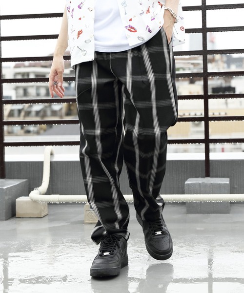 8(eight)(エイト)の「ツイルワイドバルーンパンツ(チノパンツ・メンズ・ブラック/グレー系その他/ベージュ系その他/アイボリー/ブラック系その他/グリーン/ベージュ・MEDIUM/LARGE/X-LARGE)」の1枚目の写真