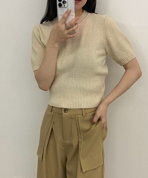solleim(ソルレム)の「パフスリーブクロップニット(ニット/セーター・レディース・ベージュ/ブルー・M)」の6枚目の写真
